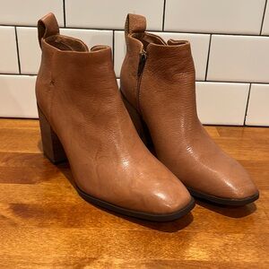 Vionic Lyssa Heeled Booties Size 9 Toffee